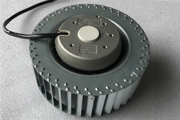 新風(fēng)系統(tǒng)風(fēng)機(jī)選型的五大關(guān)鍵參數(shù)：風(fēng)量、風(fēng)壓、效率、噪音、尺寸